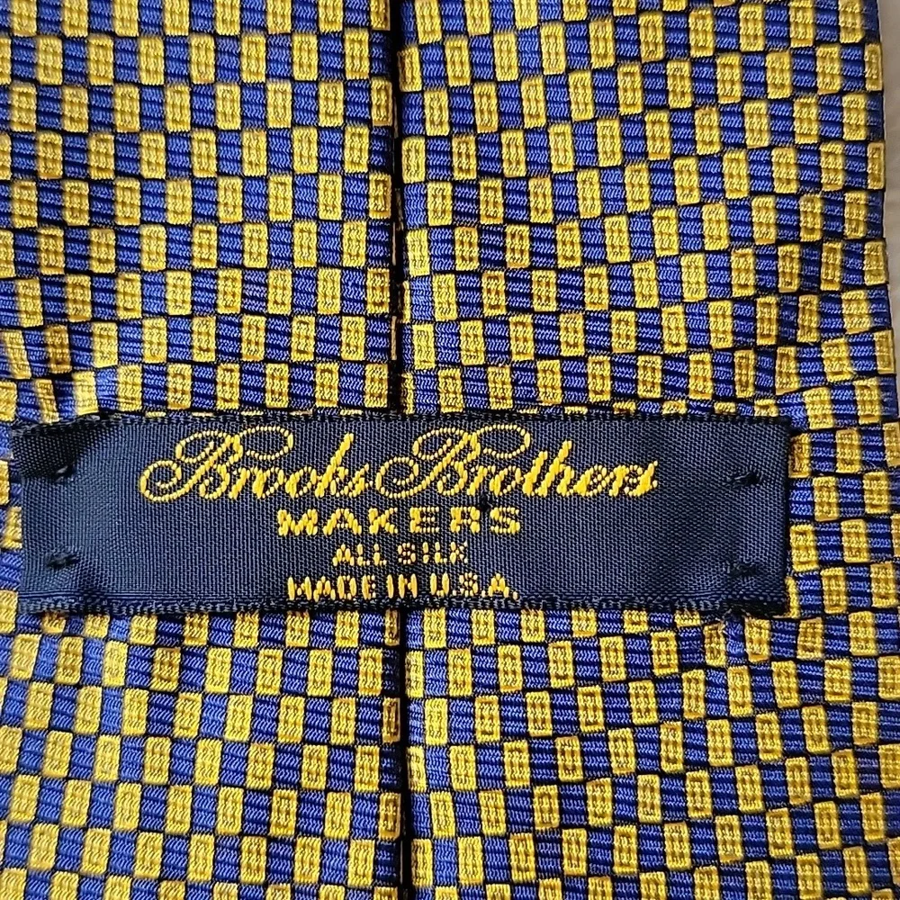 Brooks brothers makers silk tie made in USA‎